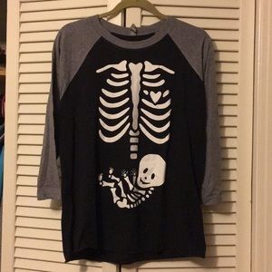 Maternity skeleton shirt